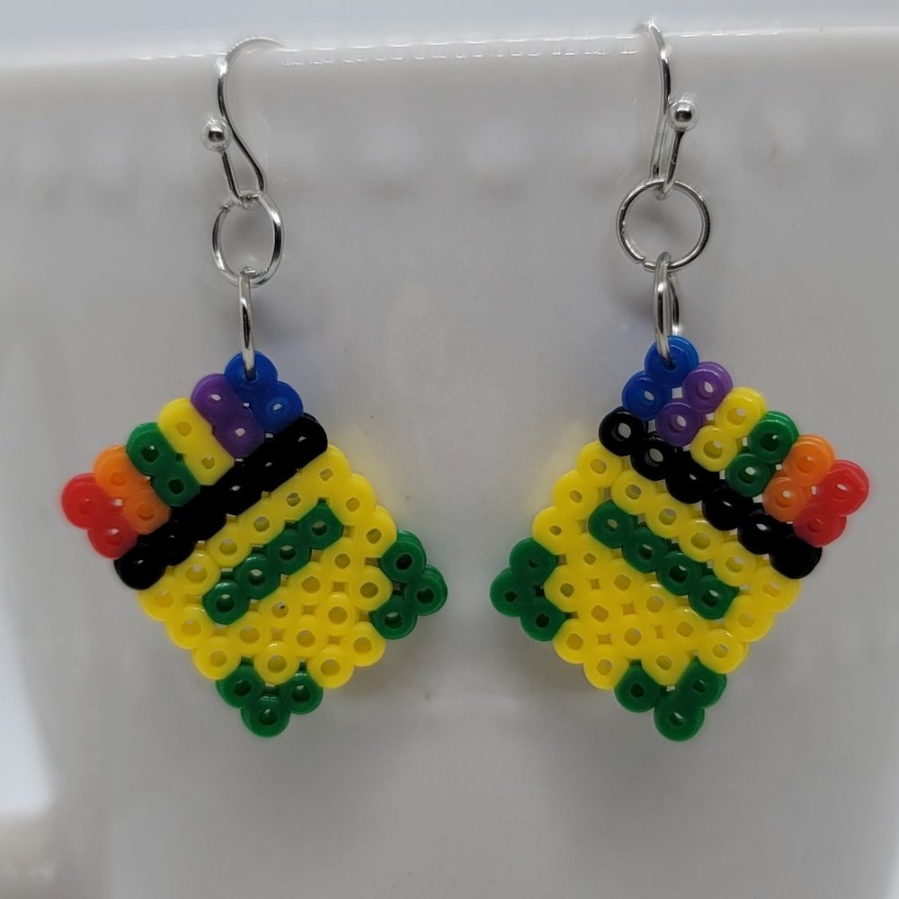 Crayon earrings great for teachers